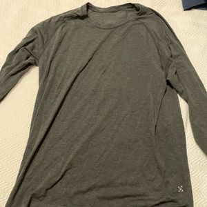 Lululemon long sleeve metal vent black shirt. Xl.